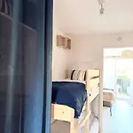 * * Piscine Apartman *