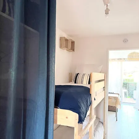 * * Piscine Apartment *